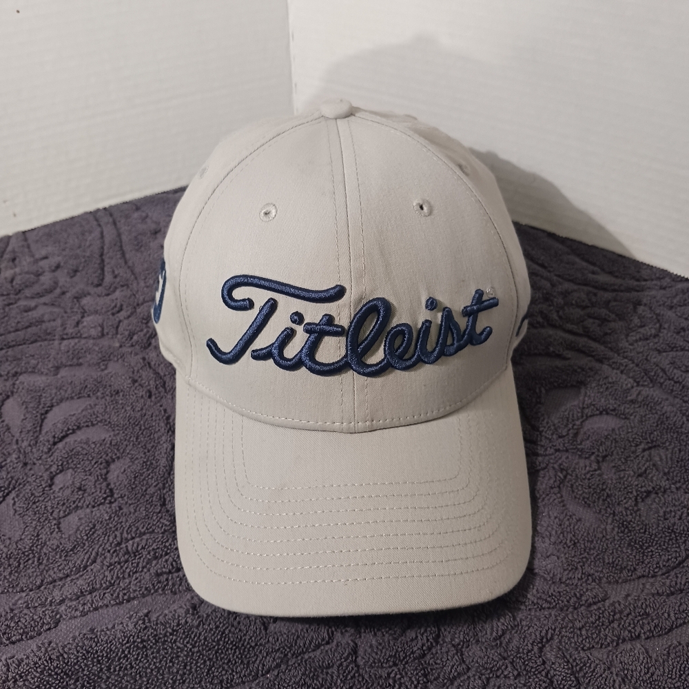 Titleist Pro V1 Golf Hat Light Gray Foot Joy FJ A-Flex Flex Fit,  Size M/L